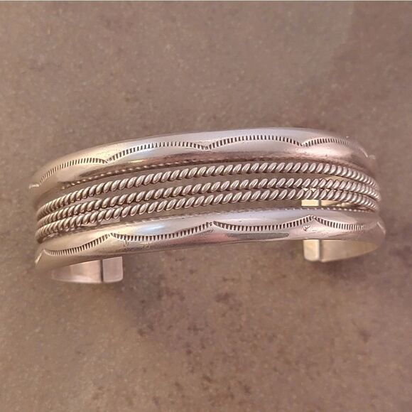 Vintage Sterling Navajo Triple Rope Twist Wide Stamped Cuff Bracelet - Picture 4 of 12